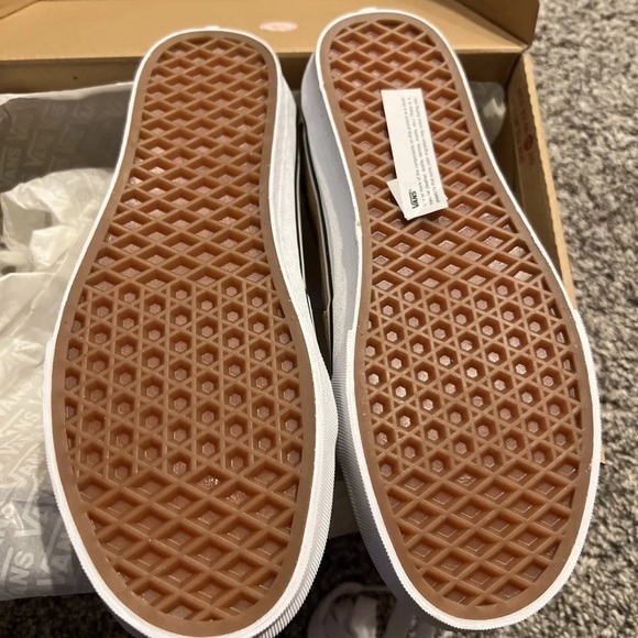 Womens size 8 / men’s size 6.5 taupe vans NEW - Picture 7 of 7